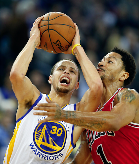 Golden State Warriors Stephen Curry (30) attempts to drive past Chicago Bulls Derrick Rose (1) during the first half on Tuesday, Jan. 27, 2015, at Oracle Arena in Oakland, Calif. (Ray Chavez/Bay Area News Group/TNS)
