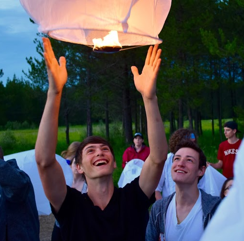Quinn+Donnelly+and+Ian+Bourn+excitedly+release+their+lantern.