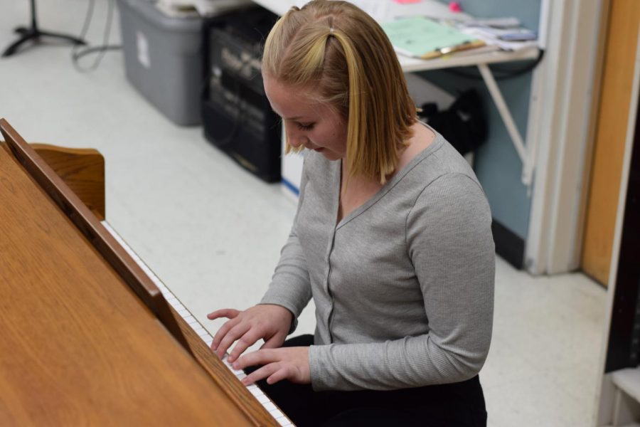 Senior Kayla Inman plays Twinkle Twinkle Little Star on the piano after just learning.