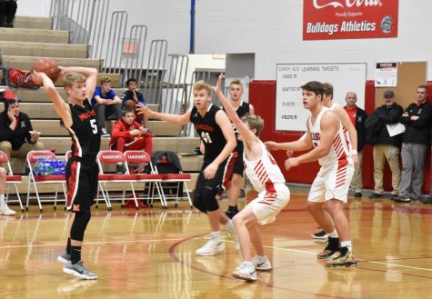 BOY’S BASKETBALL FALLS TO MOSCOW