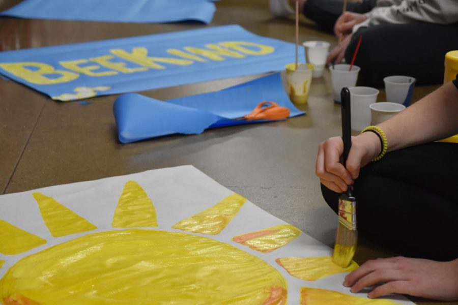 Student Council paints a poster to prepare for Kindness Week.