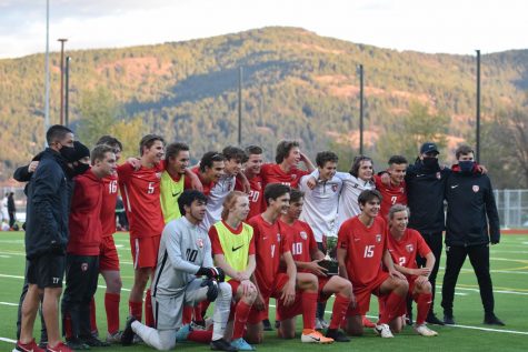 Boys Varsity poses for a photo after winning the district championship.