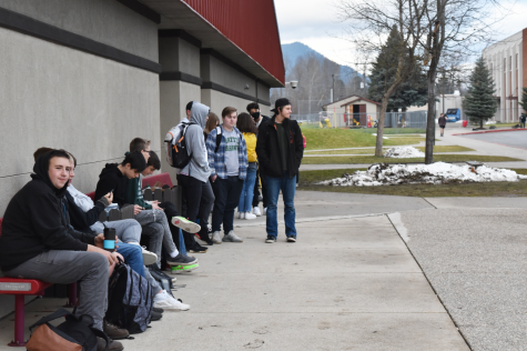 Students brave the cold and statewide cautionaries to socialize with their peers